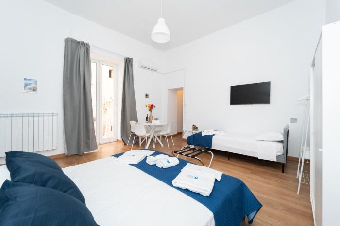 Home Smart Rent Appartamento nei pressi di Via Toledo 2 camere da letto