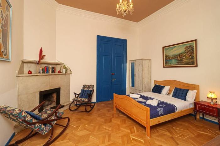 Modern Studio in Sololaki - By Wehost