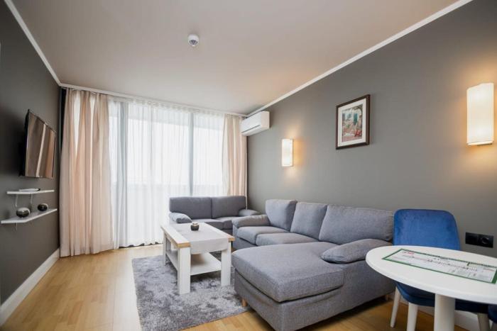 1Bedroom Apartment with balcony and sea view