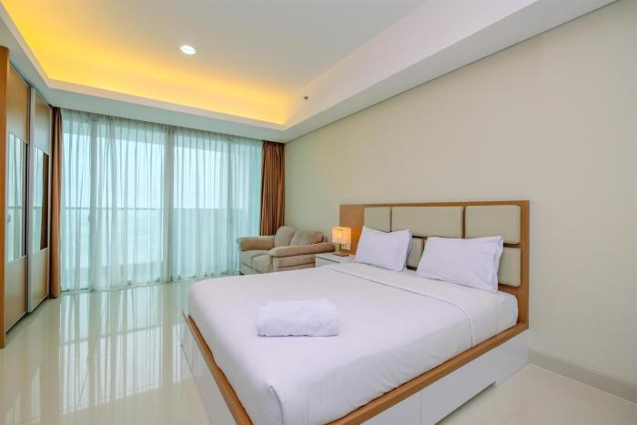 Cozy Living and Spacious Studio at 28th Floor Kemang Village Apartment By Travelio