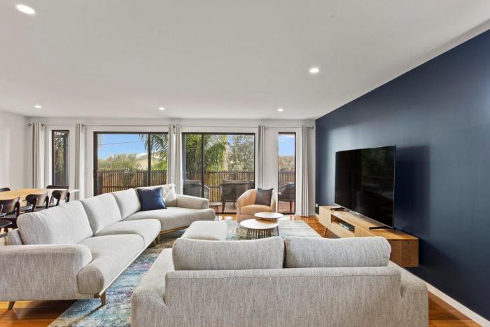 Luxury Getaway in a Statement Home Steps to Beach