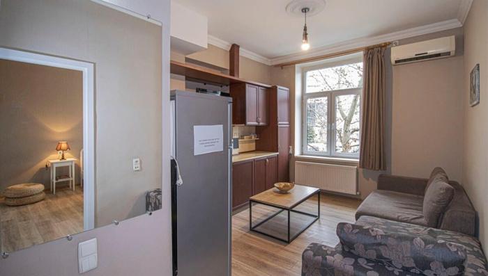 Sunny apartment w a balcony city center