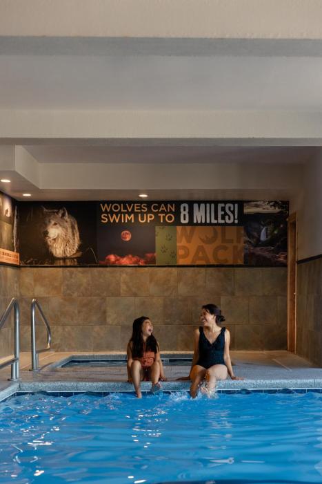 Gray Wolf Inn & Suites