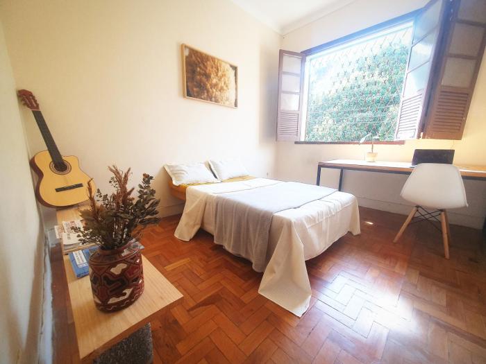 Quarto Casal com Janela Casa Caramel