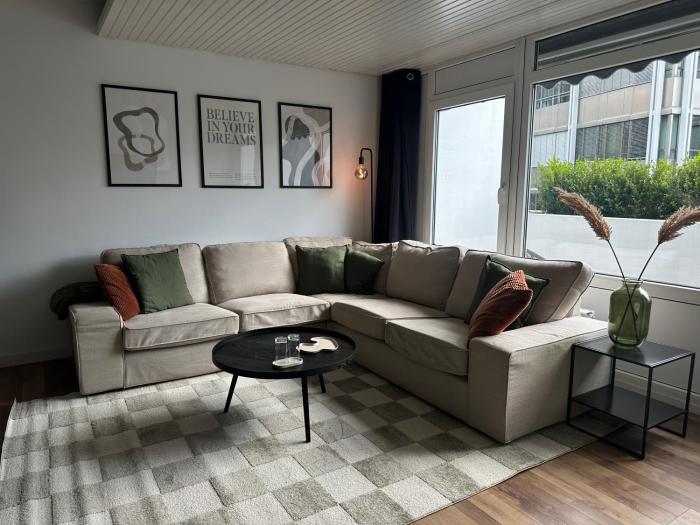JOBOSTAYS - URBAN Studio Loft Oldenburg Innenstadt - Designerbad und Balkon - 5 Min zu Fuß Innenstadt und Bahnhof - Aufzug - Highspeed WLAN - Vollküche mit Kaffeemaschine und Spülmaschine - kontaktfreier Check-In