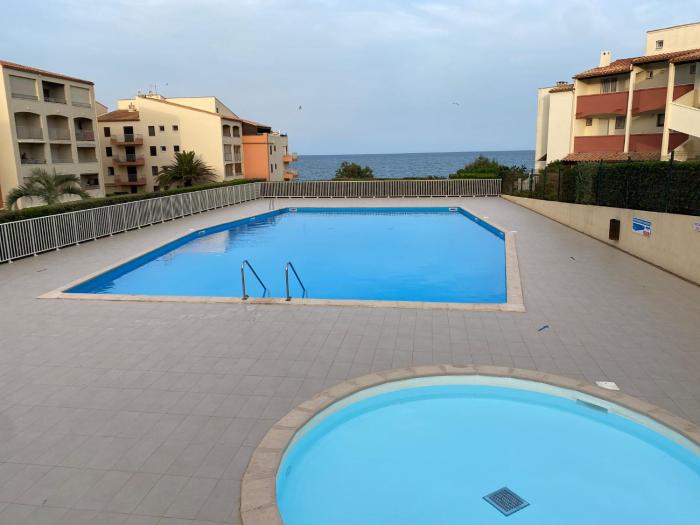 Studio cabine loggia et terrasse secteur prisé des falaises