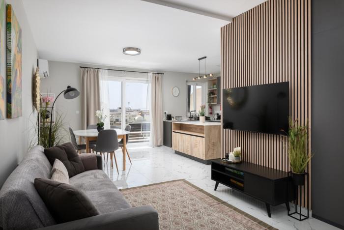 Modern 2BR Cosy Apartment with Large Terrace - Close to Manoel Island & Tigne Shopping Mall