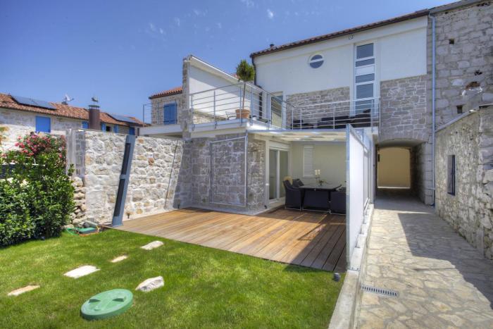 Waterfront Home - Villa Sailors Delight