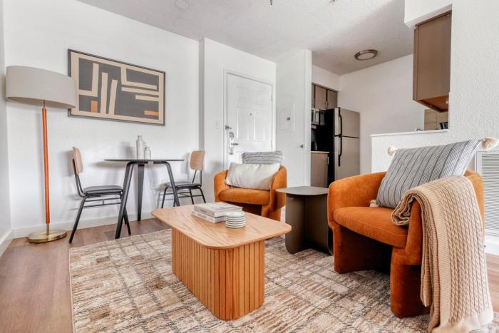 Blueground Gateway gym pool near soccer ATX-244