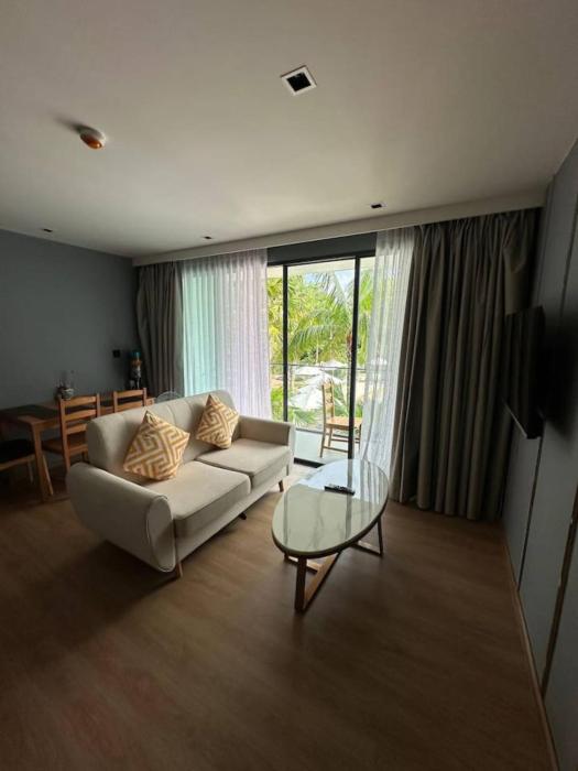 Spacious apartment 600m from the beach