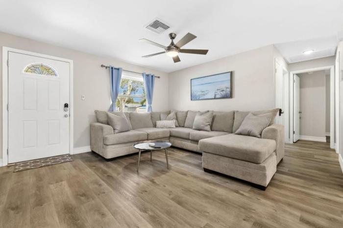 Private Seminole Pool Home Just minutes to the beach