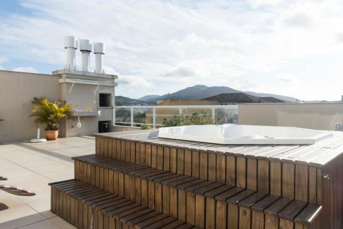 Cobertura no Centrinho dos Ingleses com Jacuzzi Privativa ING-010-1303