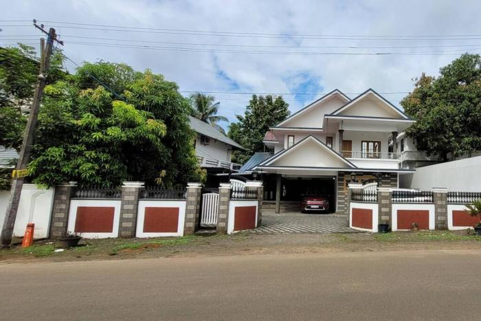 Beautiful house at cherpunkal