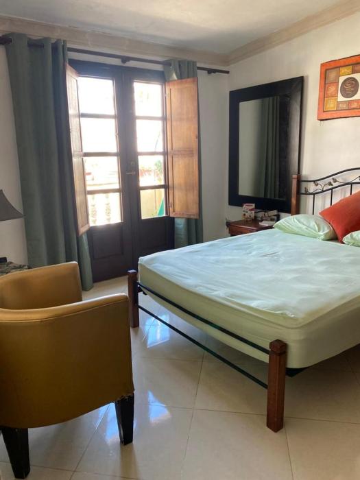 Colonial zone great location private room