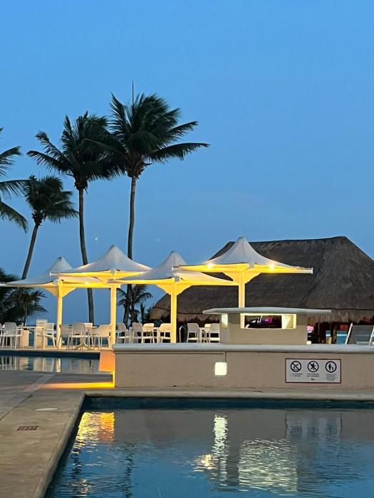 Spacious and comfortable apartment w pool and golf