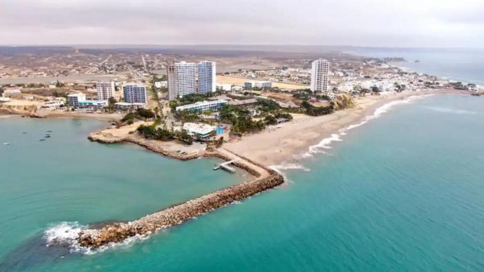 Resort en Centinela con playa y club privado