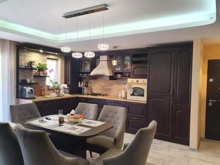 Chirie perioada Untold