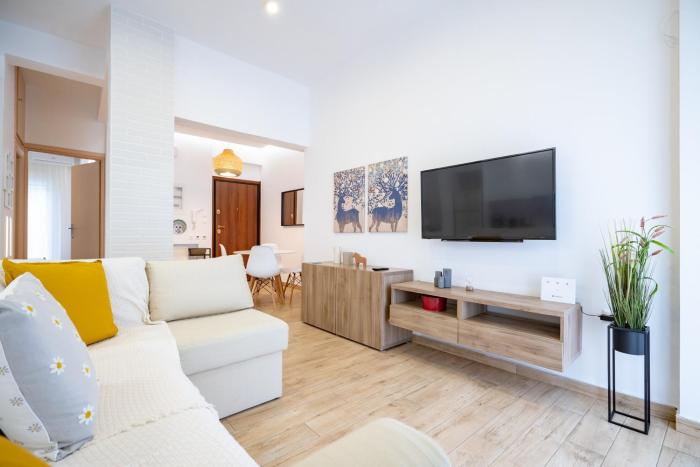 Athens central train station flat for 4 persons