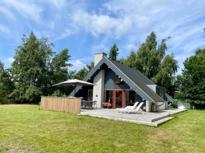 Cozy, Original Holiday Home - Close To The Beach