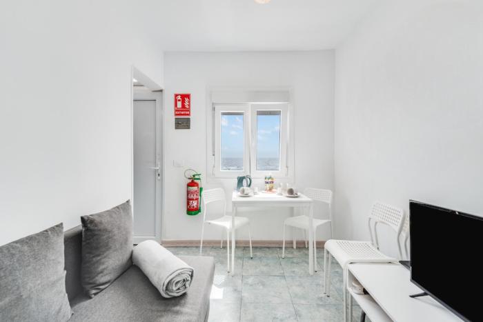 Home2Book Stunning BeachFront Apt, Pozo Izquierdo