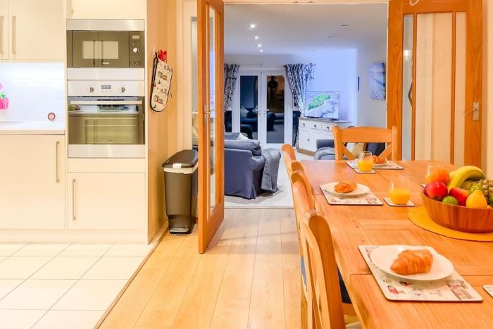 Stylish Coastal Home, Pets & Parking By Adliv