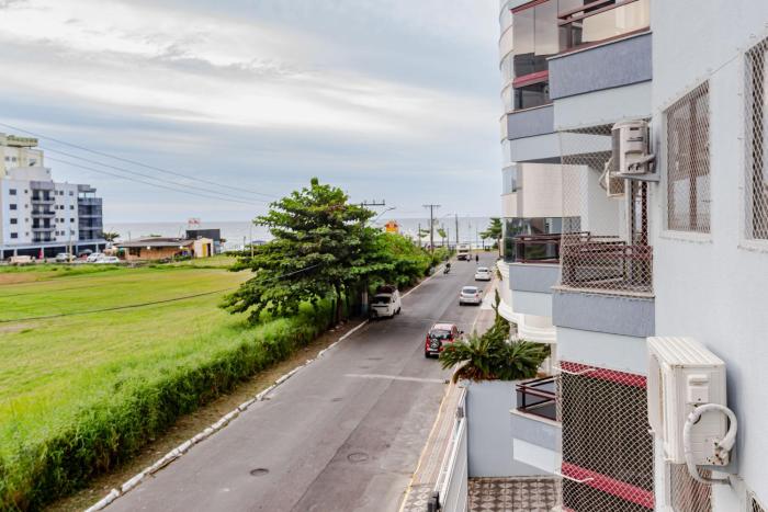 Apto para 6 com vista do mar em Meia Praia P2618