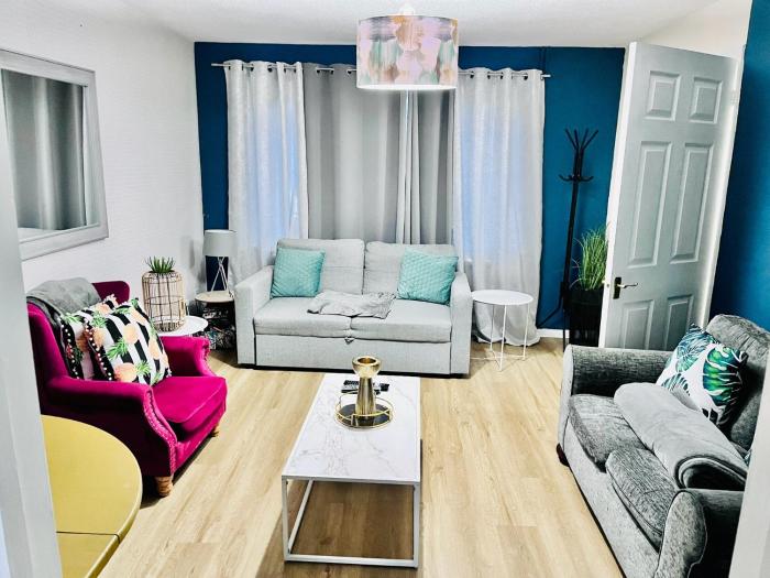 Canterbury 3BR close to shops with Free Parking