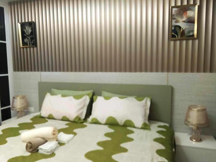 1 Bedroom Condo Unit Near MOA with Netflix and WIFI