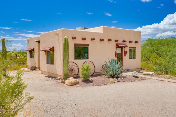 Chic Tucson Casita with Deck and Panoramic Views!
