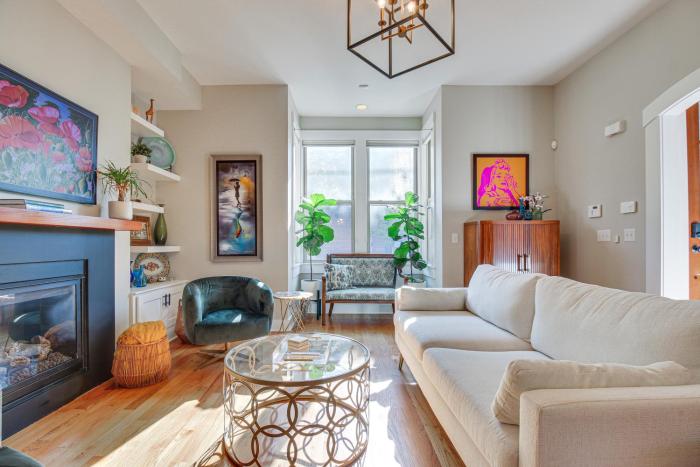 Vibrant Downtown Cincinnati Townhome with Sauna!