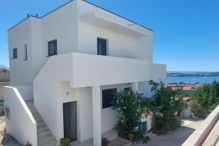 Apartments with parking space Kastel Sucurac, Kastela - 23495