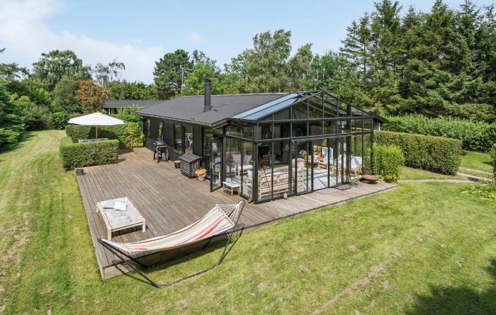Lovely Home In Vejby With Kitchen
