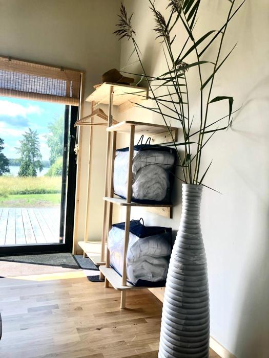 Rum med sjöutsikt
