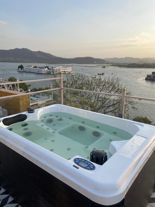 Sheeshmahal By Oladar