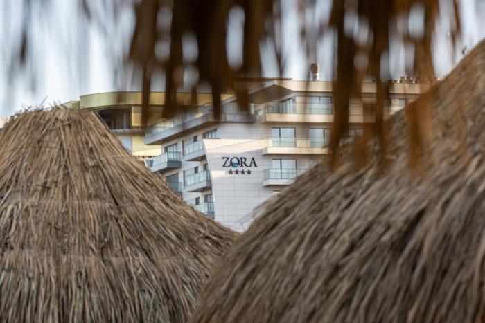 L&C Beach Home by Zora apartament,pe plaja