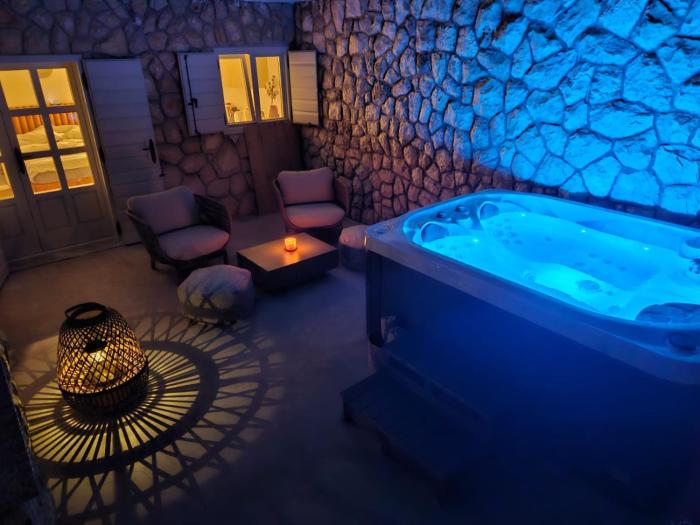 Hedonist Hvar with jacuzzi