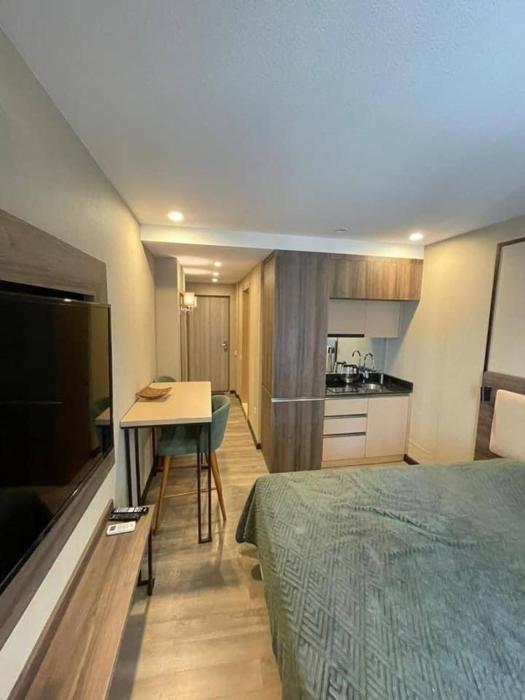 Студия с боковым видом на море