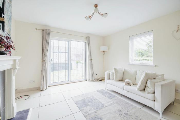 Cosy Modern 2 bed Garden view appartment, Parking, TV Wifi