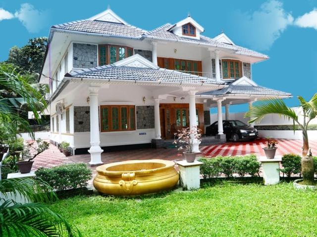 6 Large Bedrooms house at kottayam town #812!983!5682
