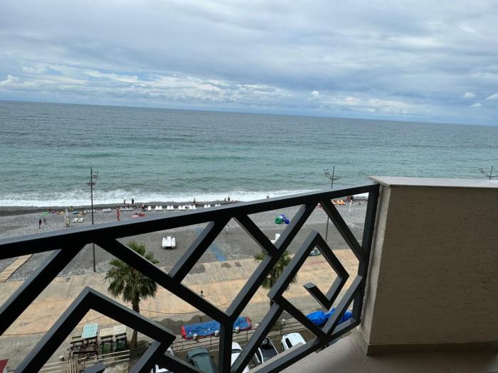 Zuras Sea View Apartments