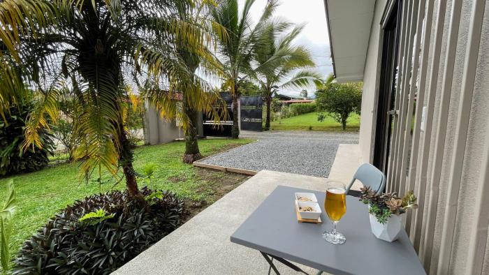 Casa Bambú, céntrica y moderna, con jardín y A C