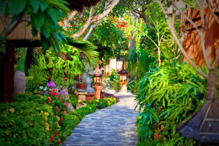 Drisana 1 BR Quirky Garden Room Single ZN136