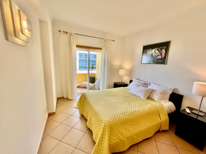 Casa Sol, Fast WIFI, Airco, swimming pool near the Beach Praia Da Rocha