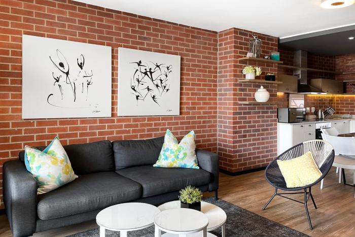 2 on 7th, The Vantage