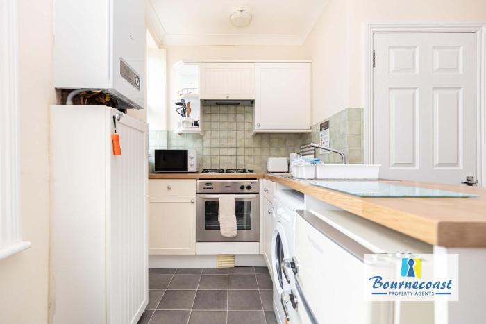 SOUTHERN ESCAPE by BOURNECOAST - A One Bedroom Apartment Just a Short Walk From the Sandy Beaches or Shops - FM746