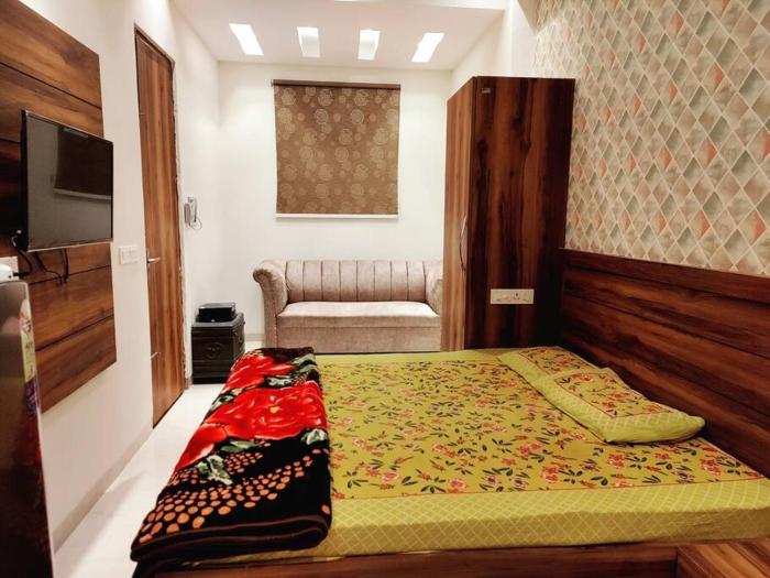 City Shelter - Studio withbasic amenities