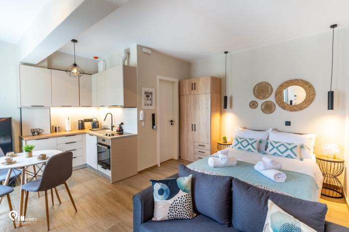 Phevos & Athena - Seaside View Luxury Studio in Nea Makri