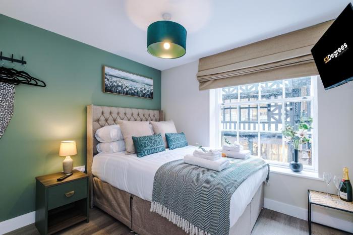 NEW! 4 x Stunning City Centre Apartments in Chester by 53 Degrees Property, Ideal for Individuals, Couples or Business Groups!