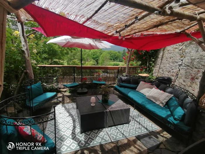 Maison au coeur du village de la Salvetat sur Agout