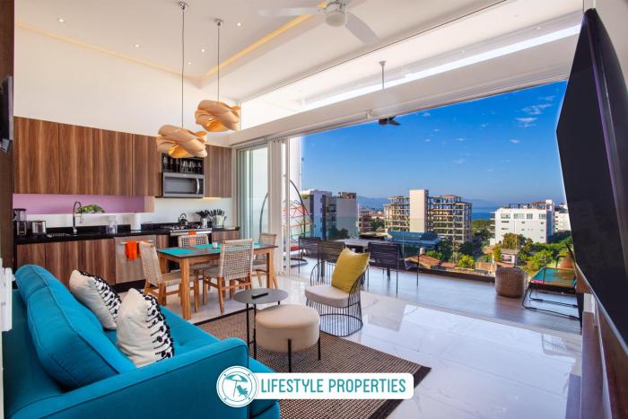 Penthouse at Desire with pool, gym